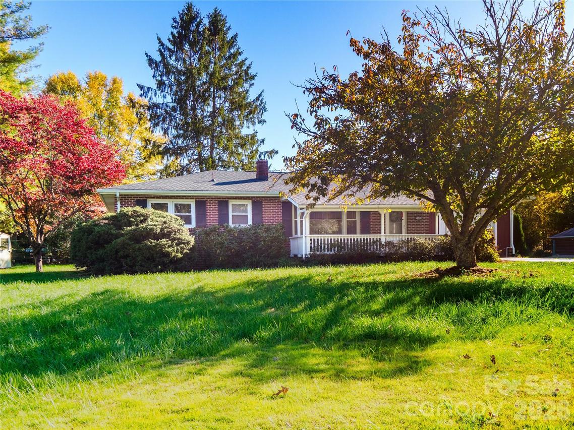 203 Oak Grove Rd., East Flat Rock, NC 28726