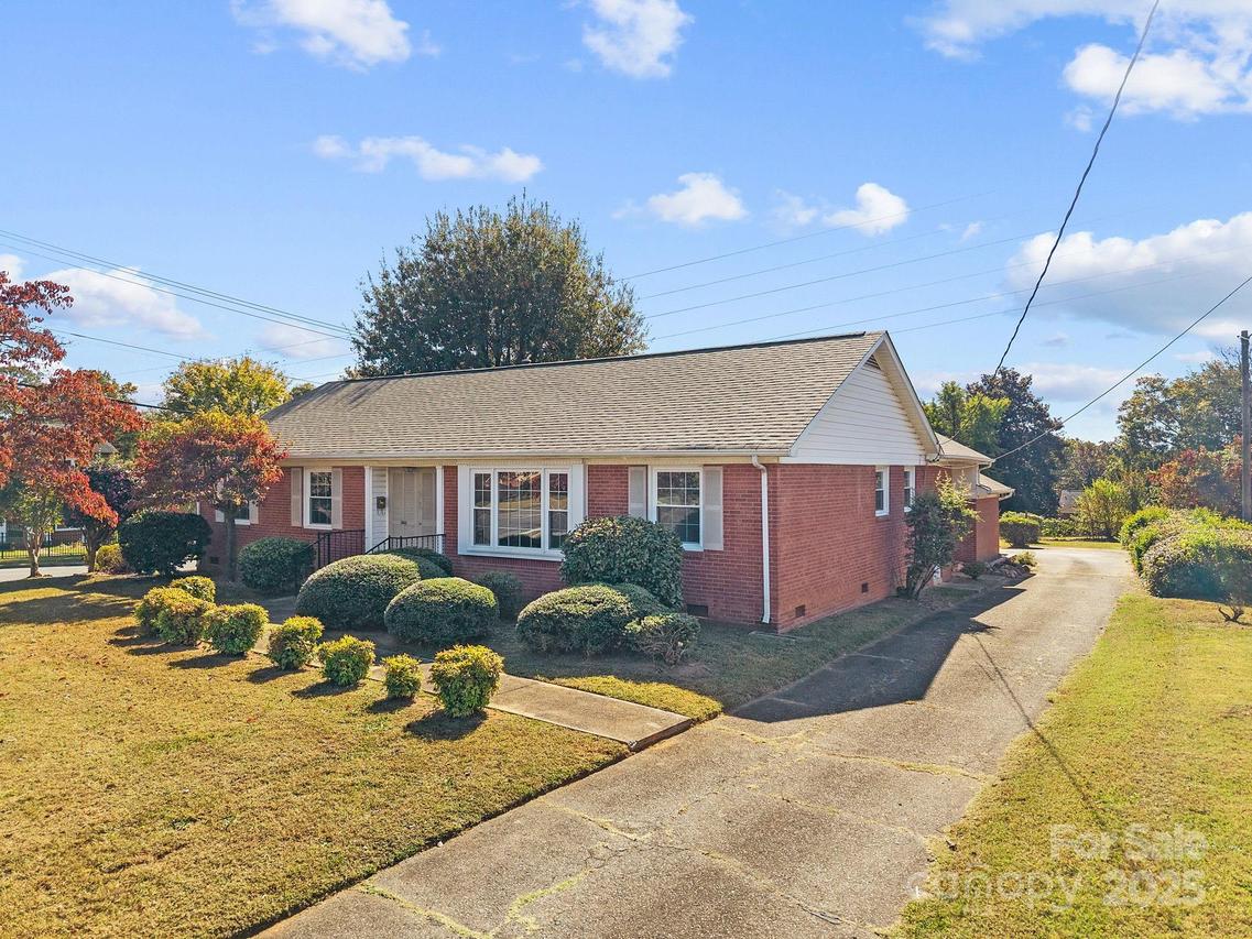 1643 Laurel Ln., Gastonia, NC 28054