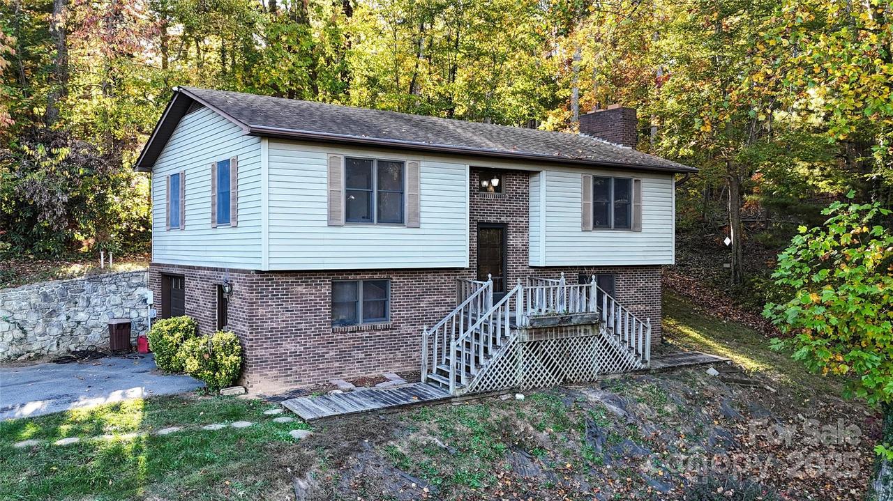 7 Windy Hollow Rd., Asheville, NC 28806
