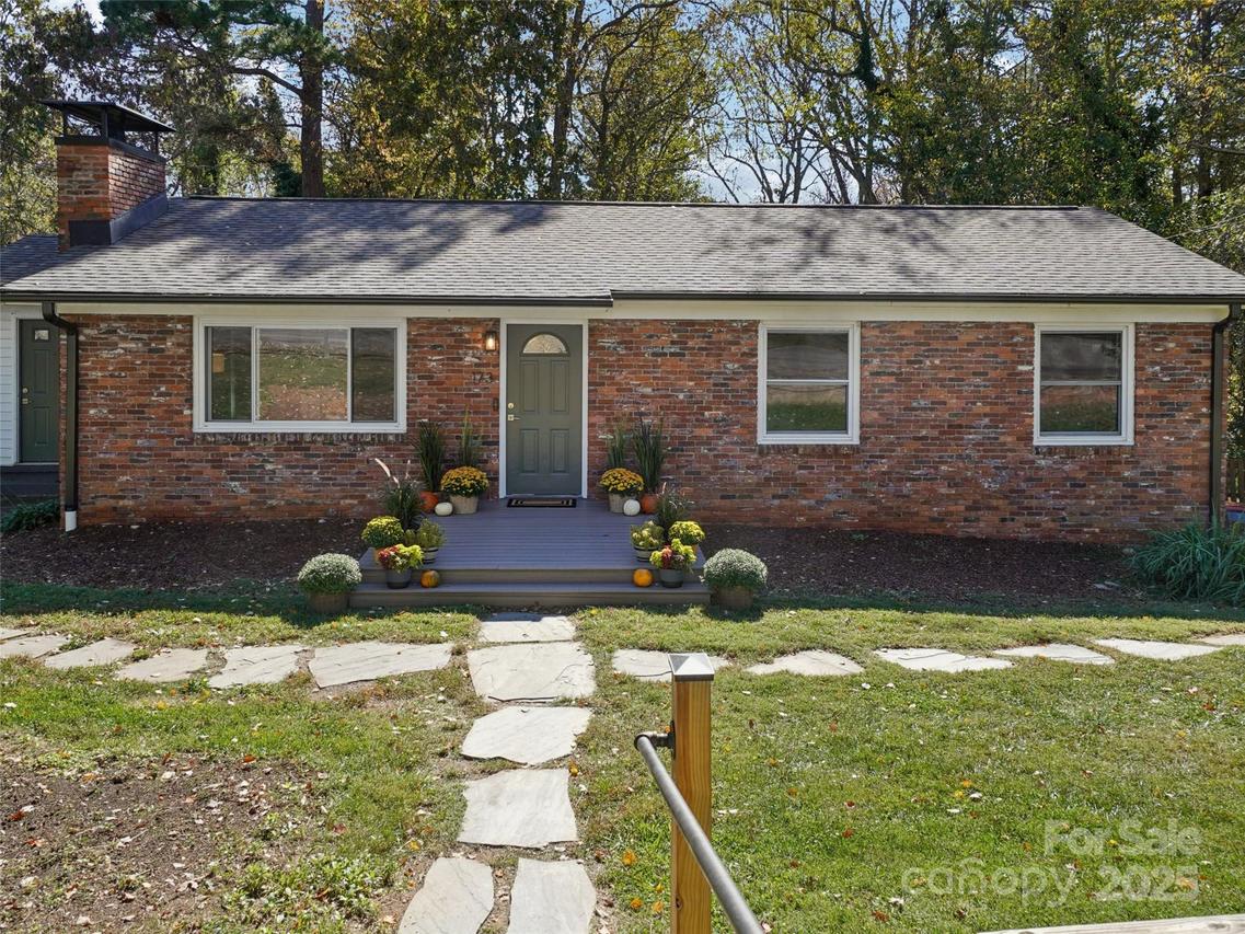 173 Governors View Rd., Asheville, NC 28805