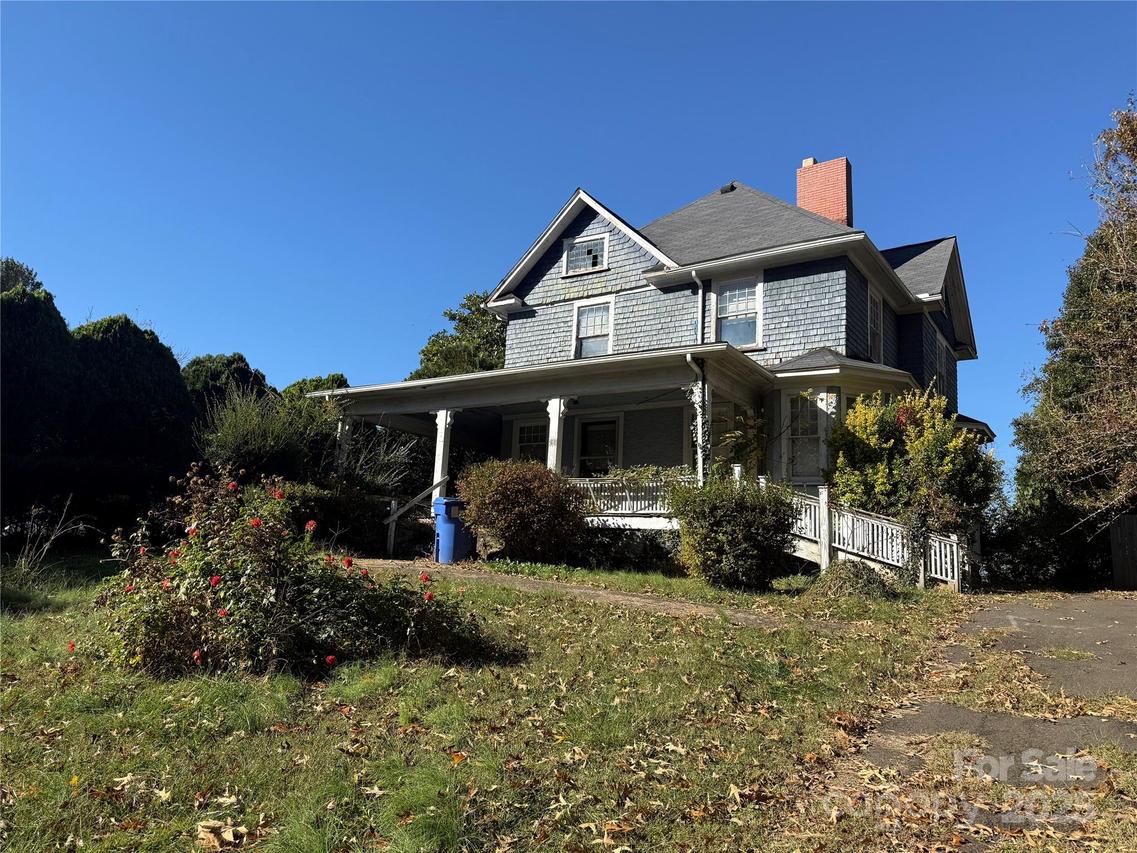289 S French Broad Ave., Asheville, NC 28801