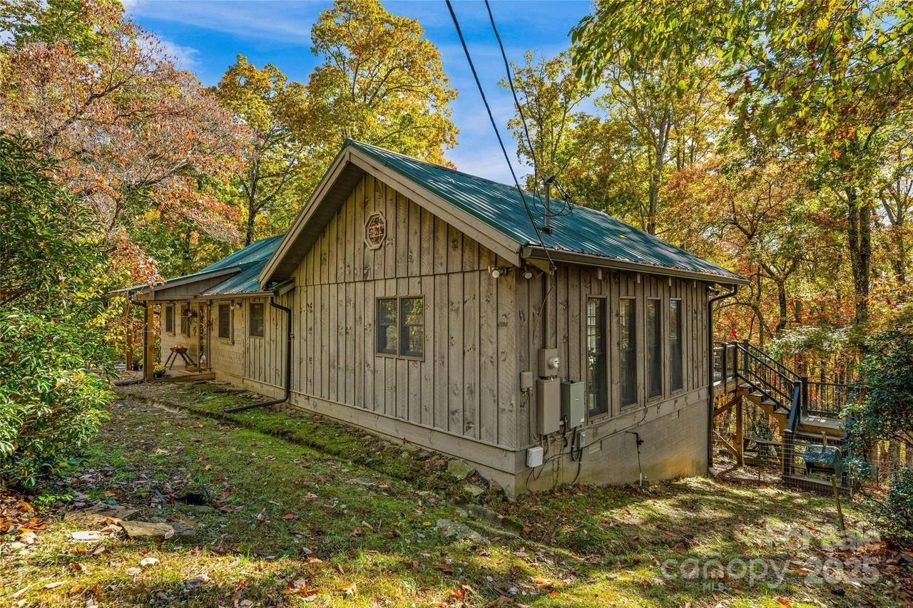 499 E Poplar Dr., Hendersonville, NC 28792