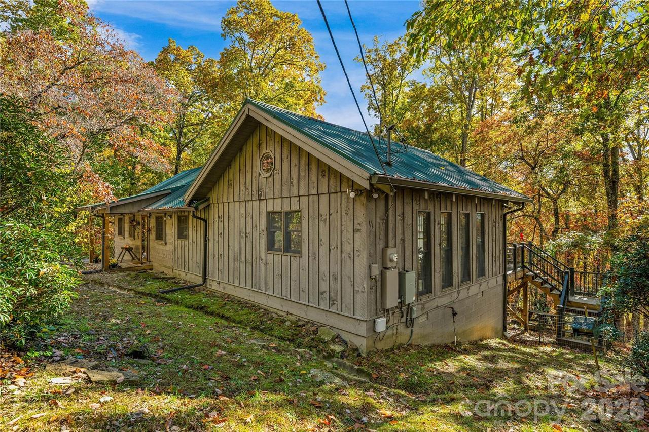 499 E Poplar Dr., Hendersonville, NC 28792