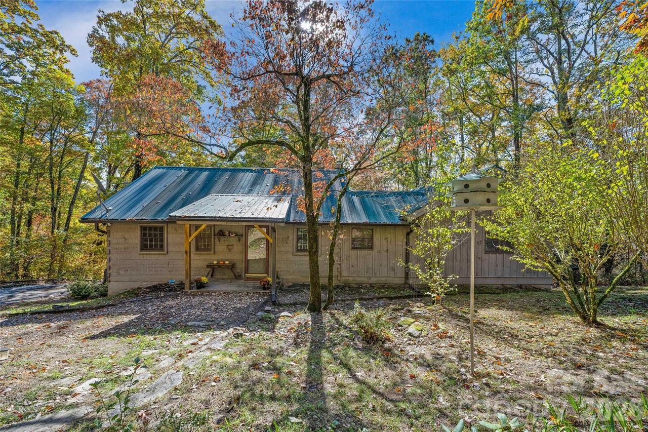 499 E Poplar Dr., Hendersonville, NC 28792