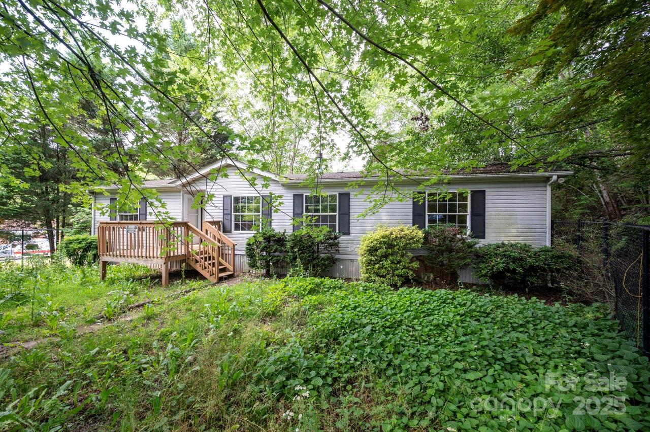 6 Wisteria Ct., Asheville, NC 28806