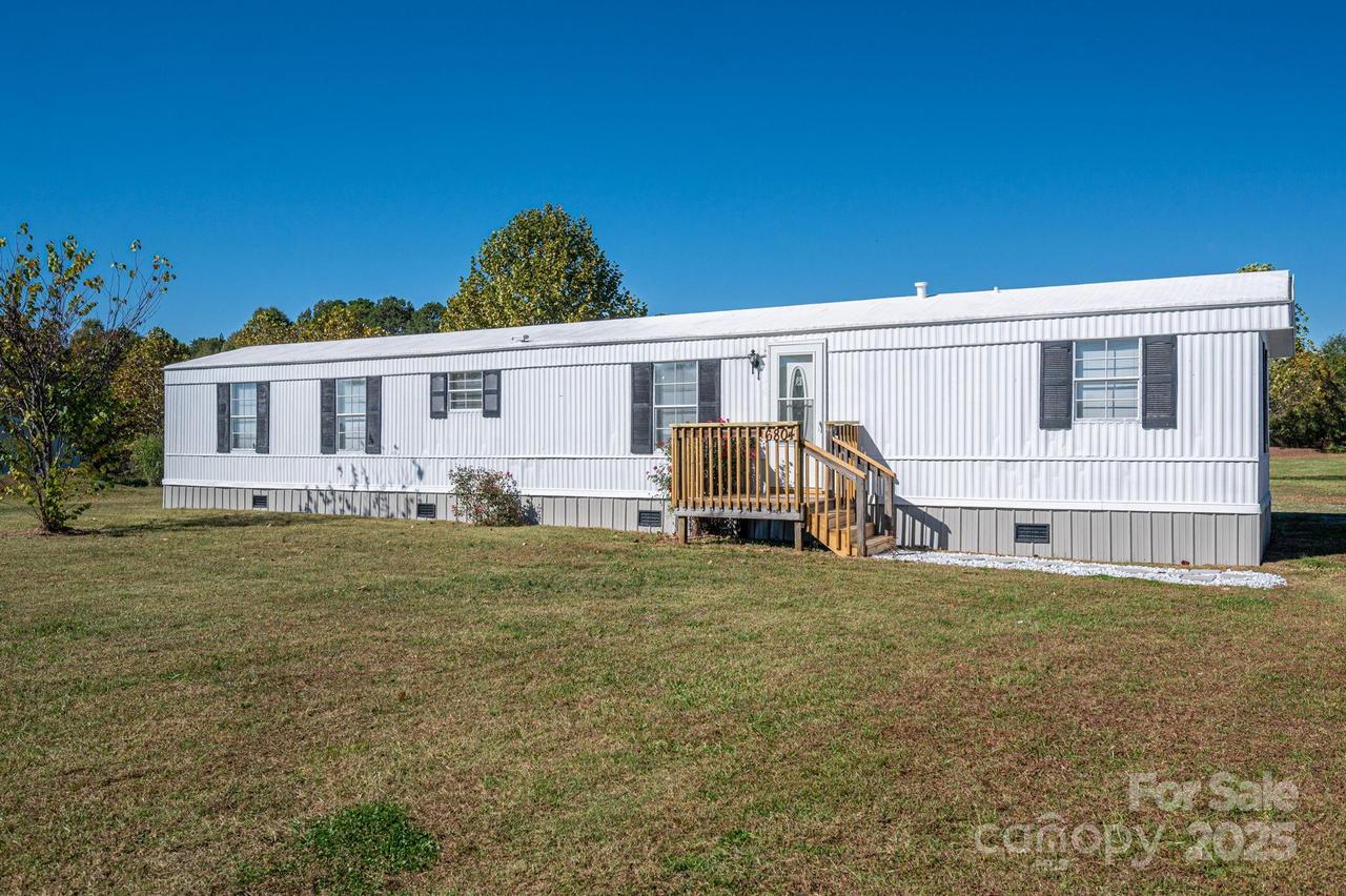 6804 Holly Hawk Ct., Cherryville, NC 28021