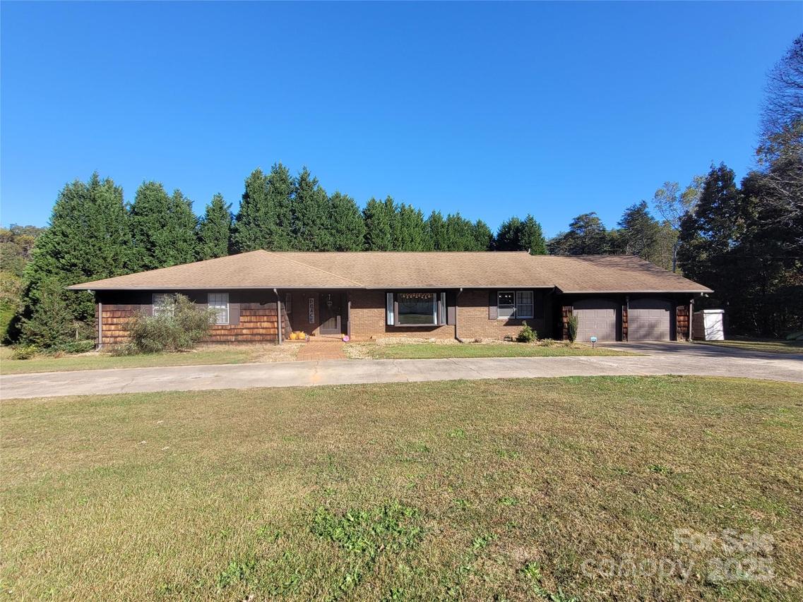 153 Larue Cir., Statesville, NC 28625