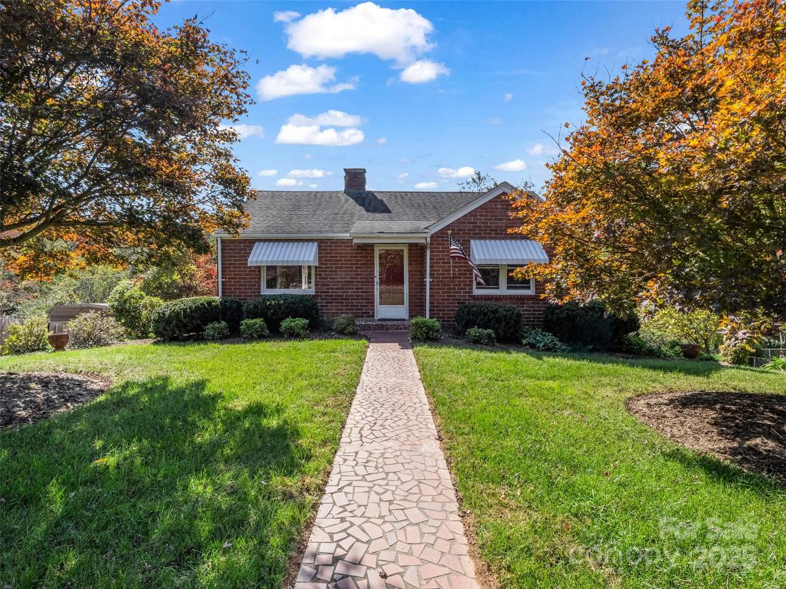 104 Wendover Rd., Asheville, NC 28806