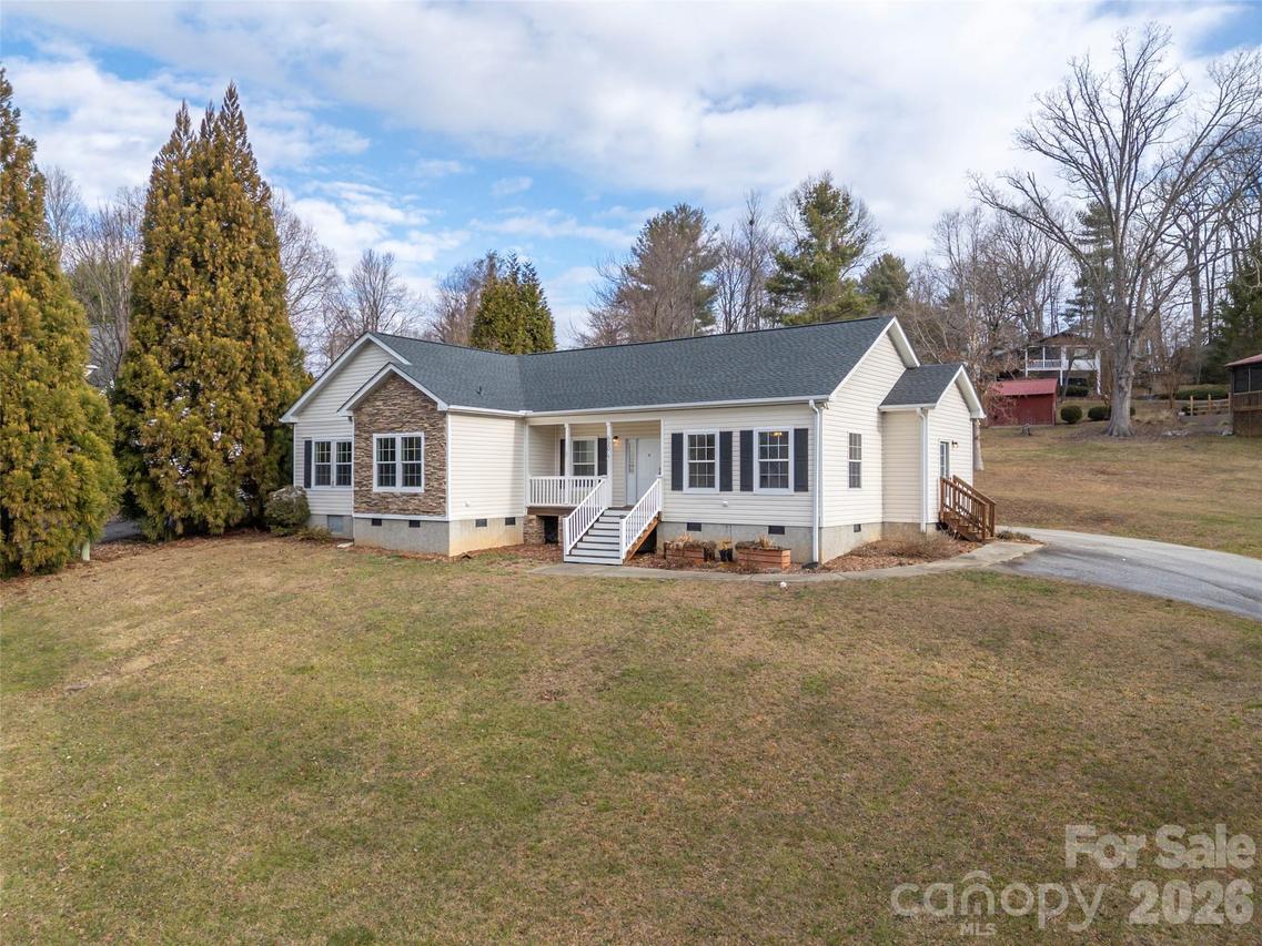 97 Meadowview Dr., Saluda, NC 28773