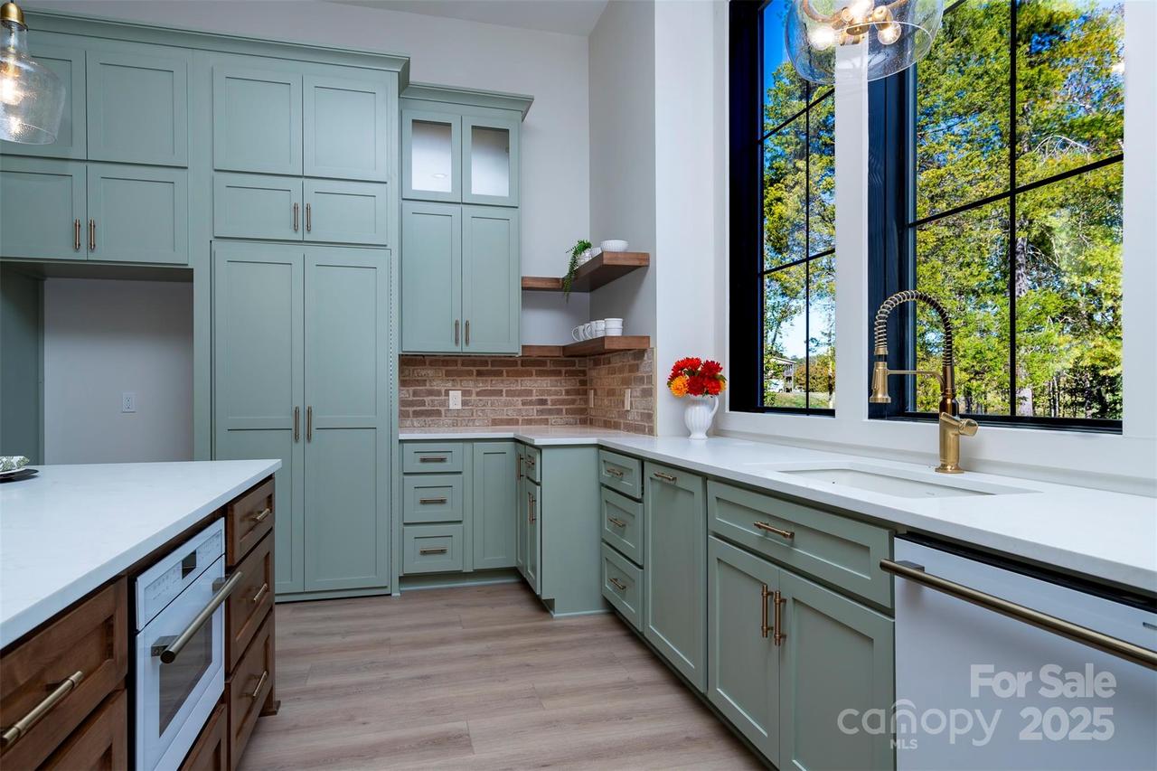 260 Broken Arrow Dr., Statesville, NC 28677