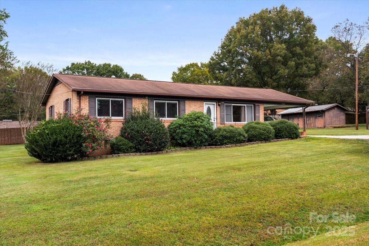 312 Hazelwood Cir., Statesville, NC 28625