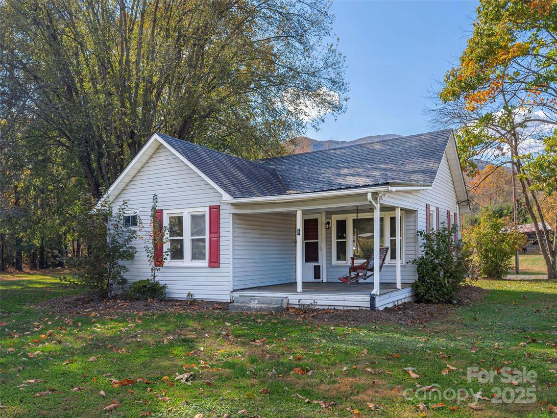 39 Hemphill Rd., Waynesville, NC 28785