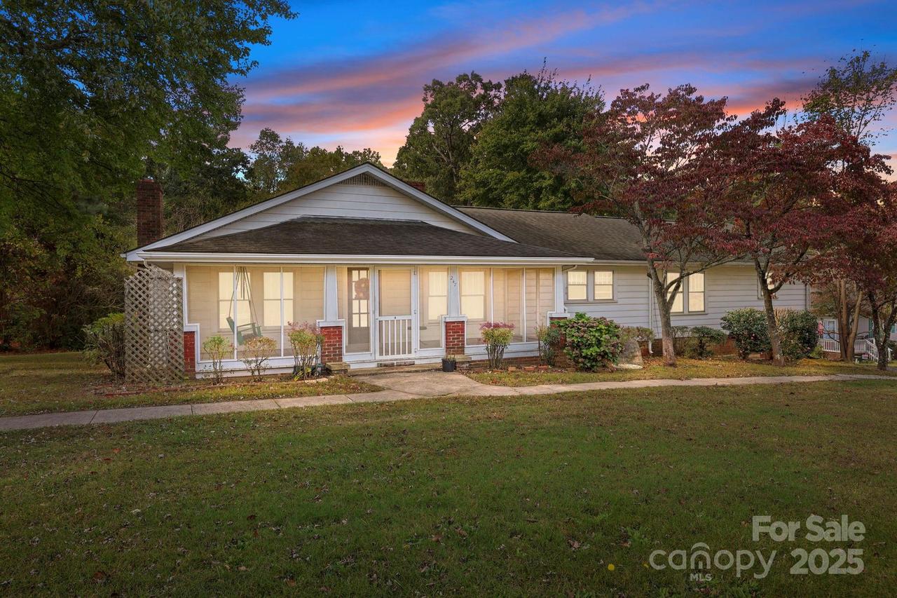 247 N Main St., New London, NC 28127