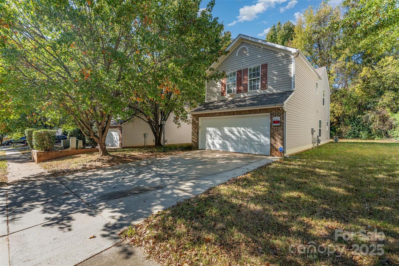 8022 Bristle Ln., Charlotte, NC 28214