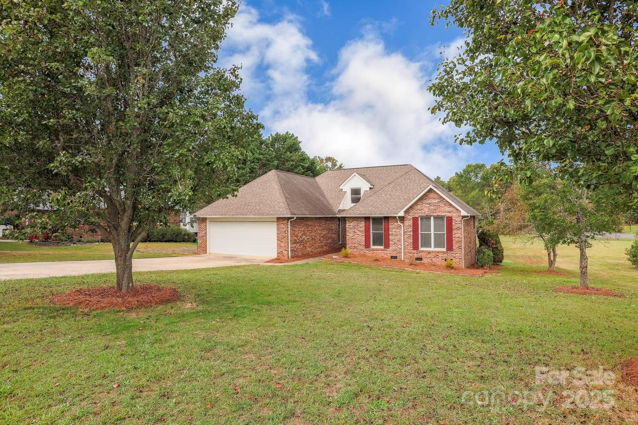 794 Hathcock Glen Dr., Oakboro, NC 28129