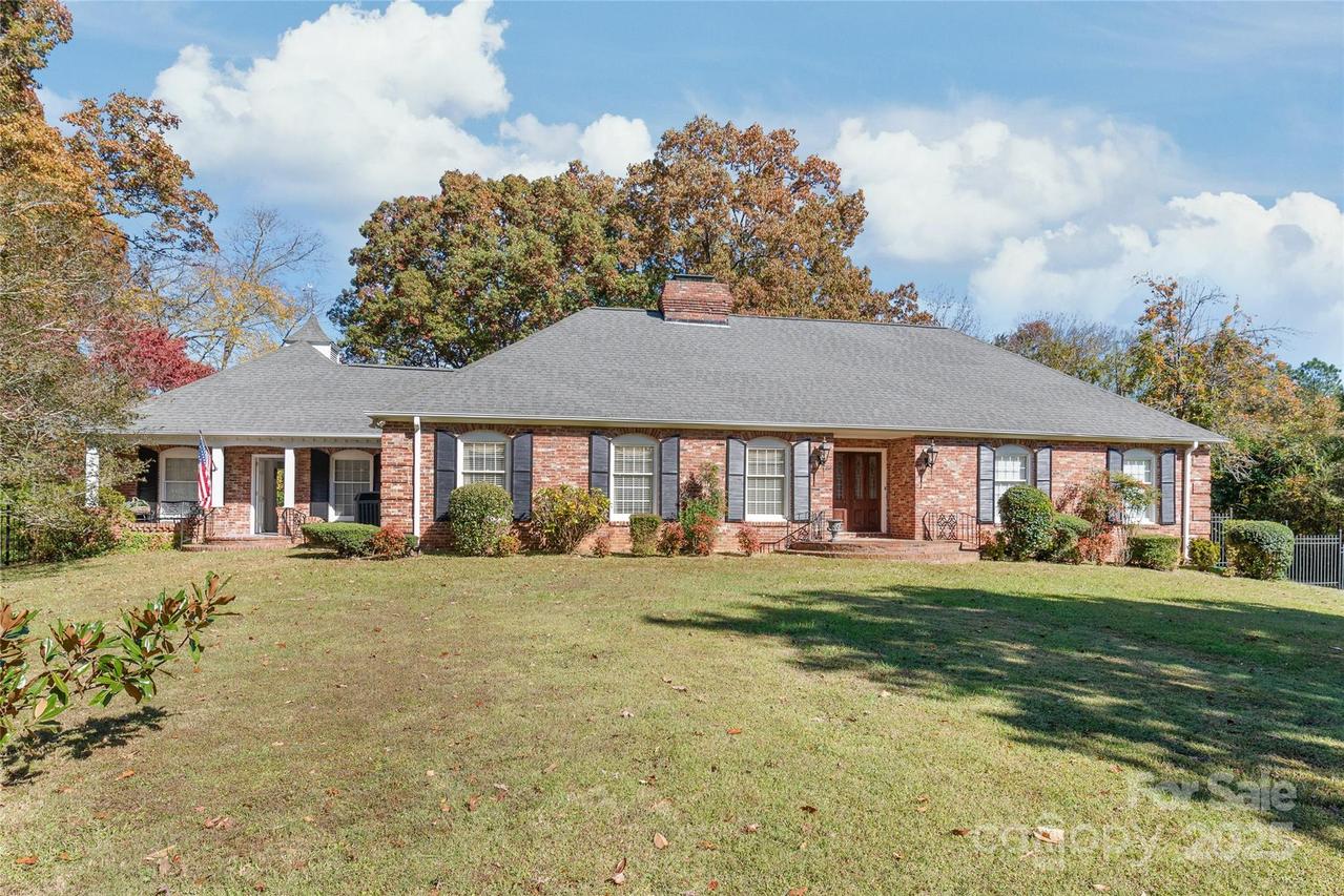 125 Great Oaks Ln., Charlotte, NC 28270