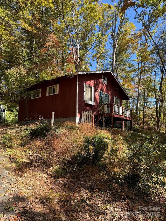 202 Lyndhurst Dr., Hendersonville, NC 28791