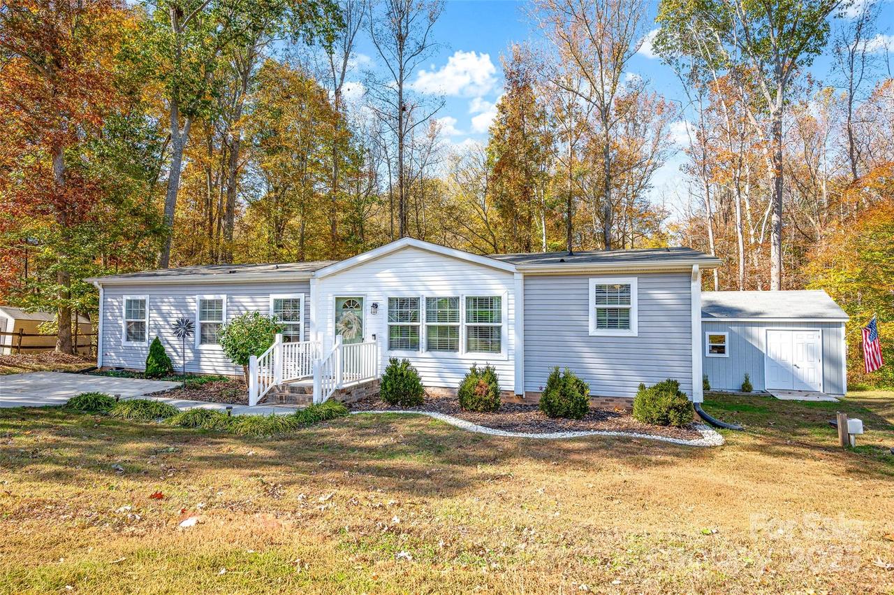 126 Tradewinds Ct., Mooresville, NC 28115