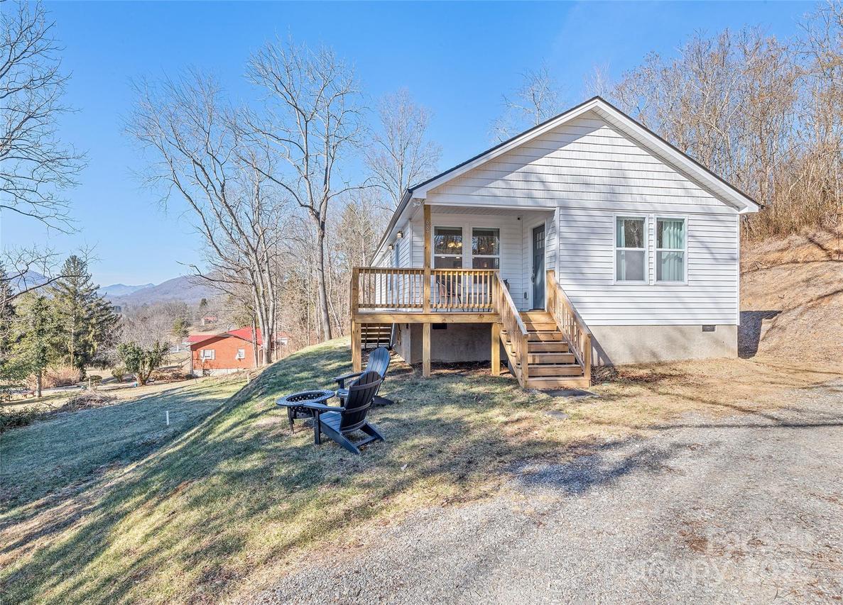 687 Holtzclaw Rd., Canton, NC 28716