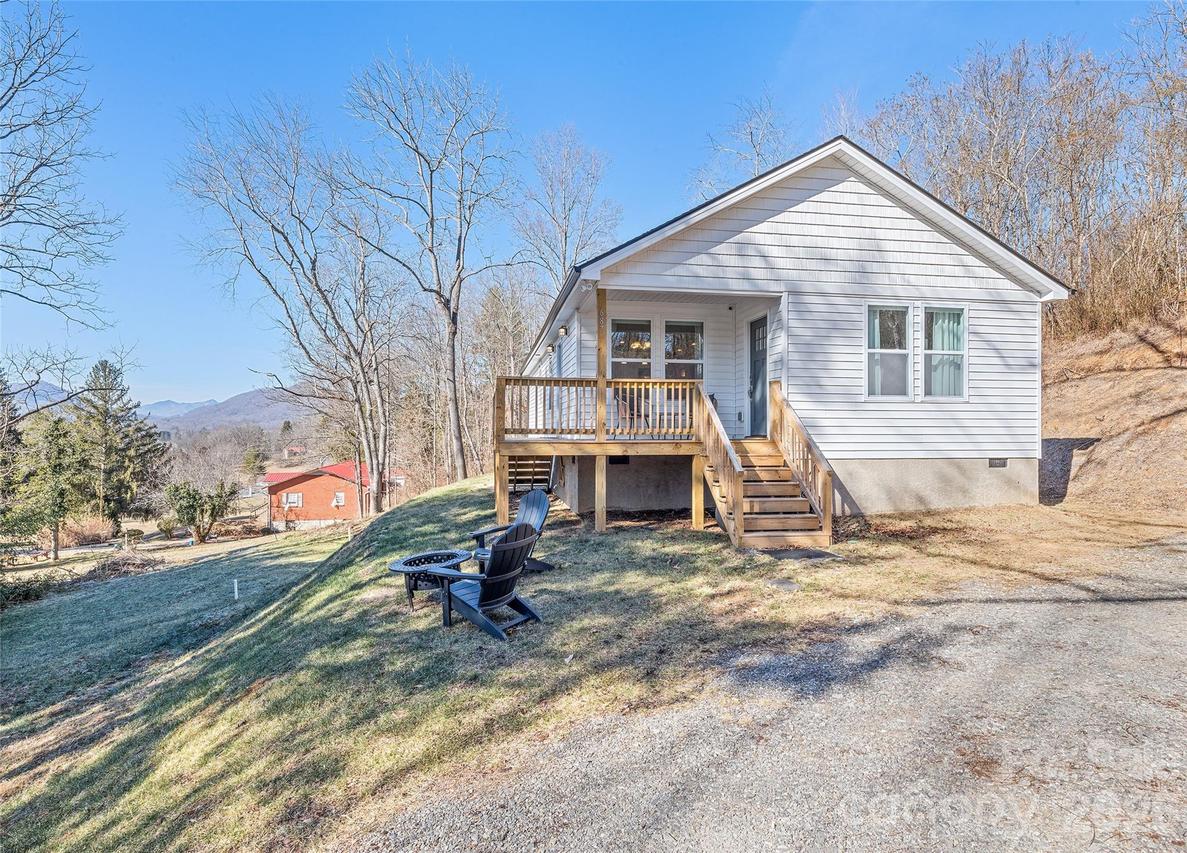 687 Holtzclaw Rd., Canton, NC 28716