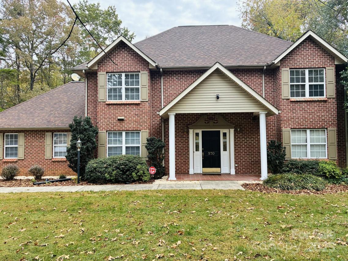 570 29th Avenue Dr., Hickory, NC 28601