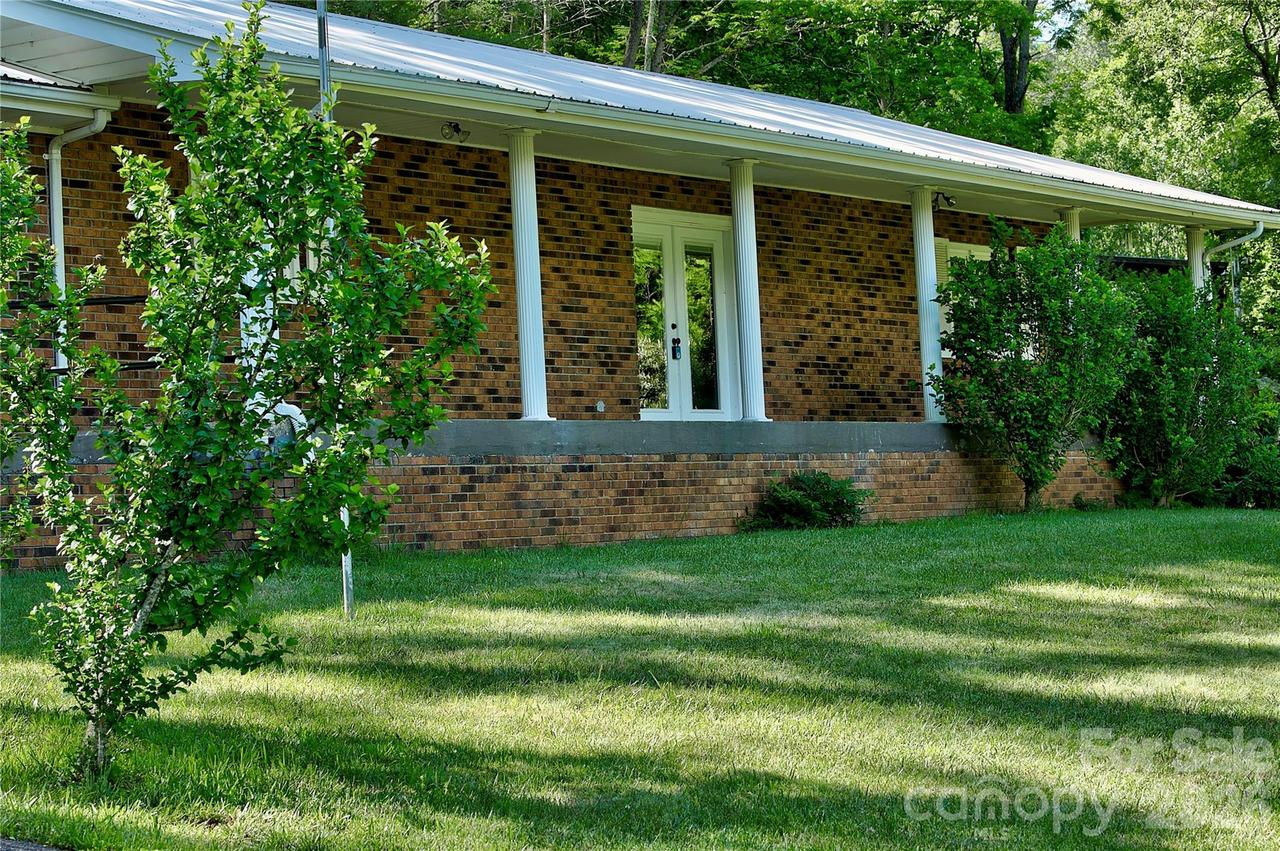 208 Murdock Rd., Bakersville, NC 28705