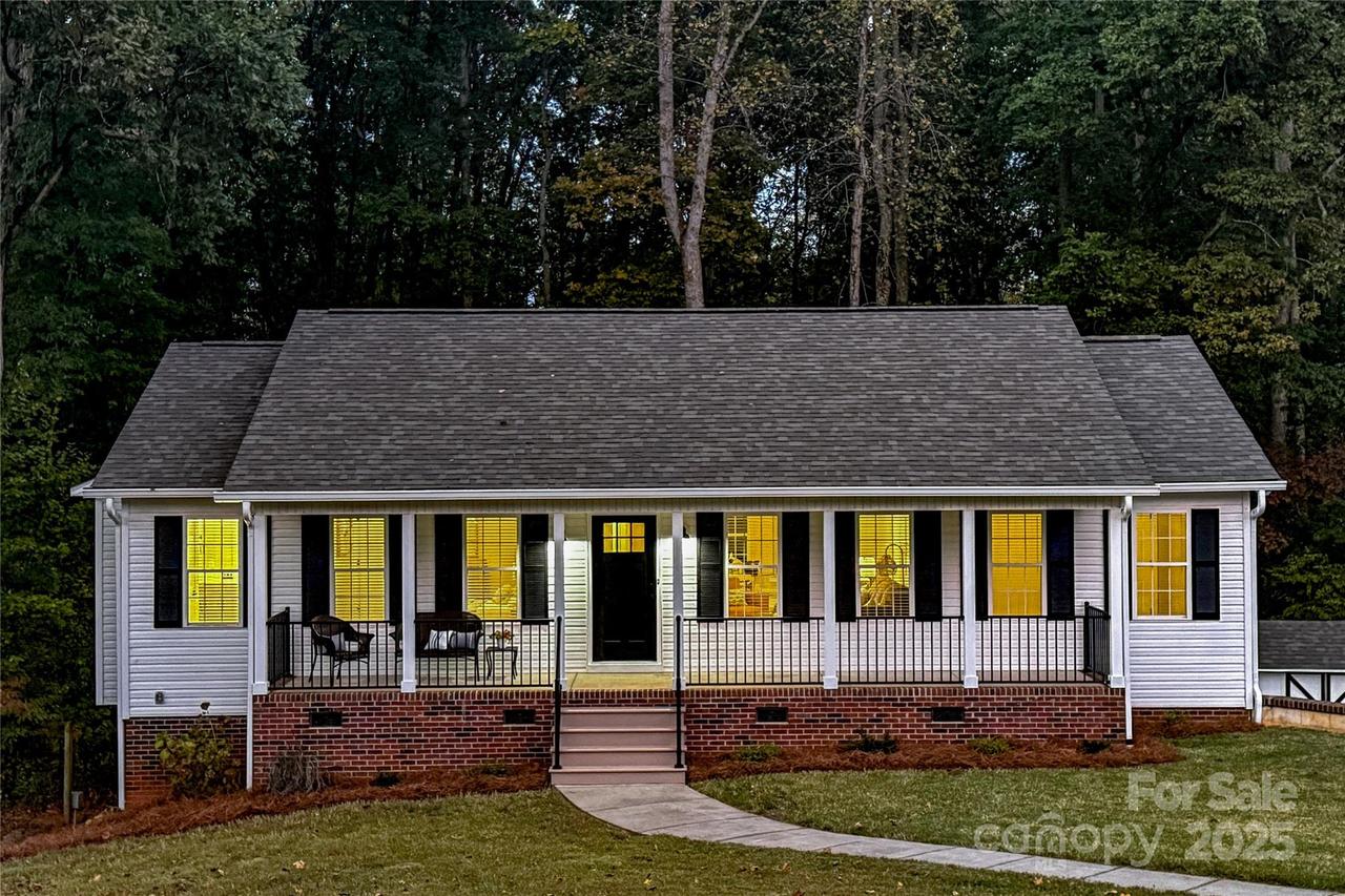 138 Meadowfall Ln., Troutman, NC 28166