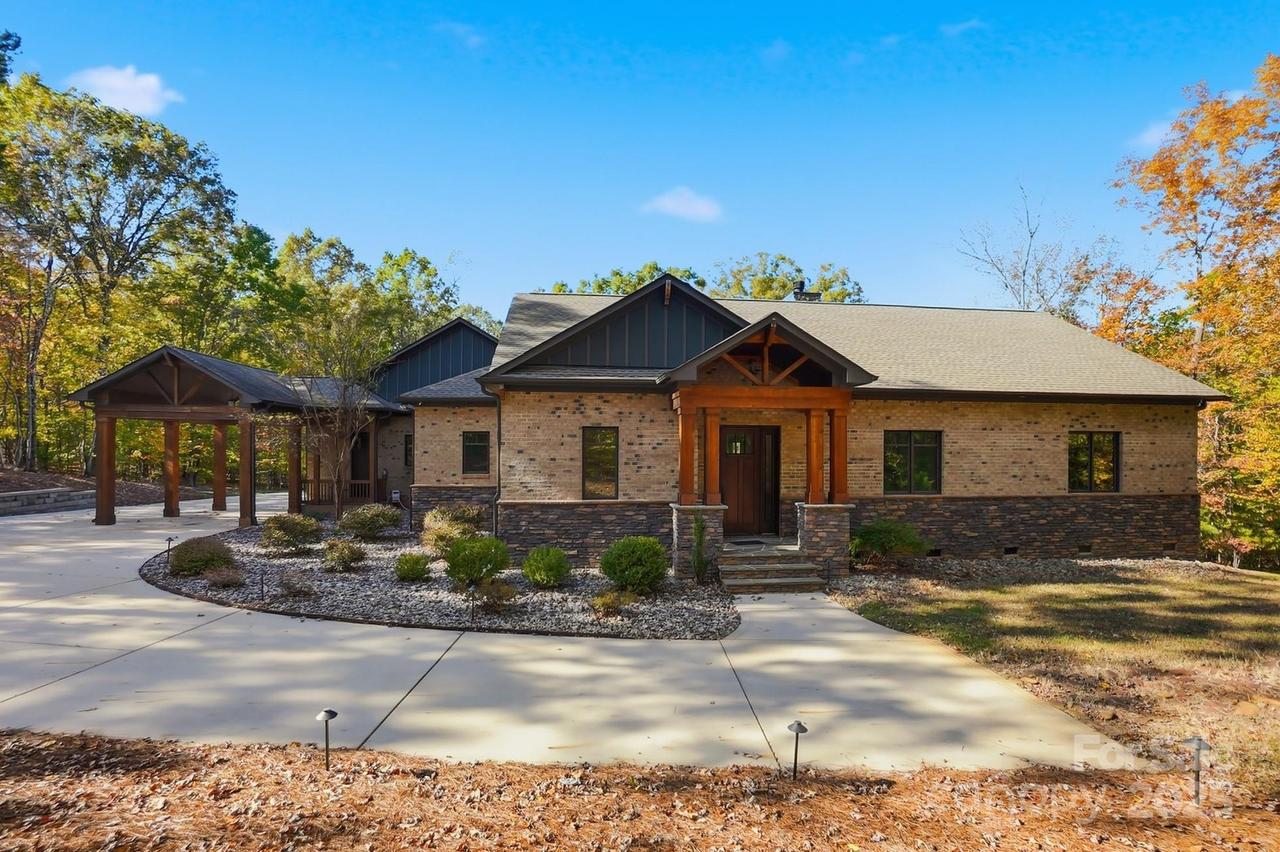 1421 Saratoga Woods Dr., Waxhaw, NC 28173