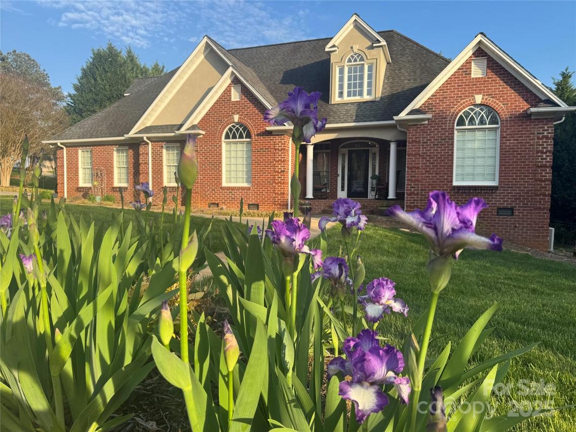 1308 Moonshadow Ln., Shelby, NC 28150