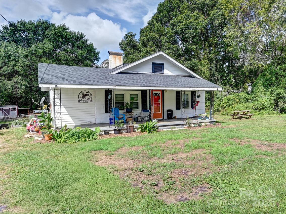 499 Oak Grove Rd., Flat Rock, NC 28731