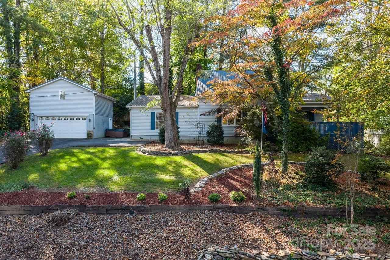 820 Peacehaven Pl., Lenoir, NC 28645