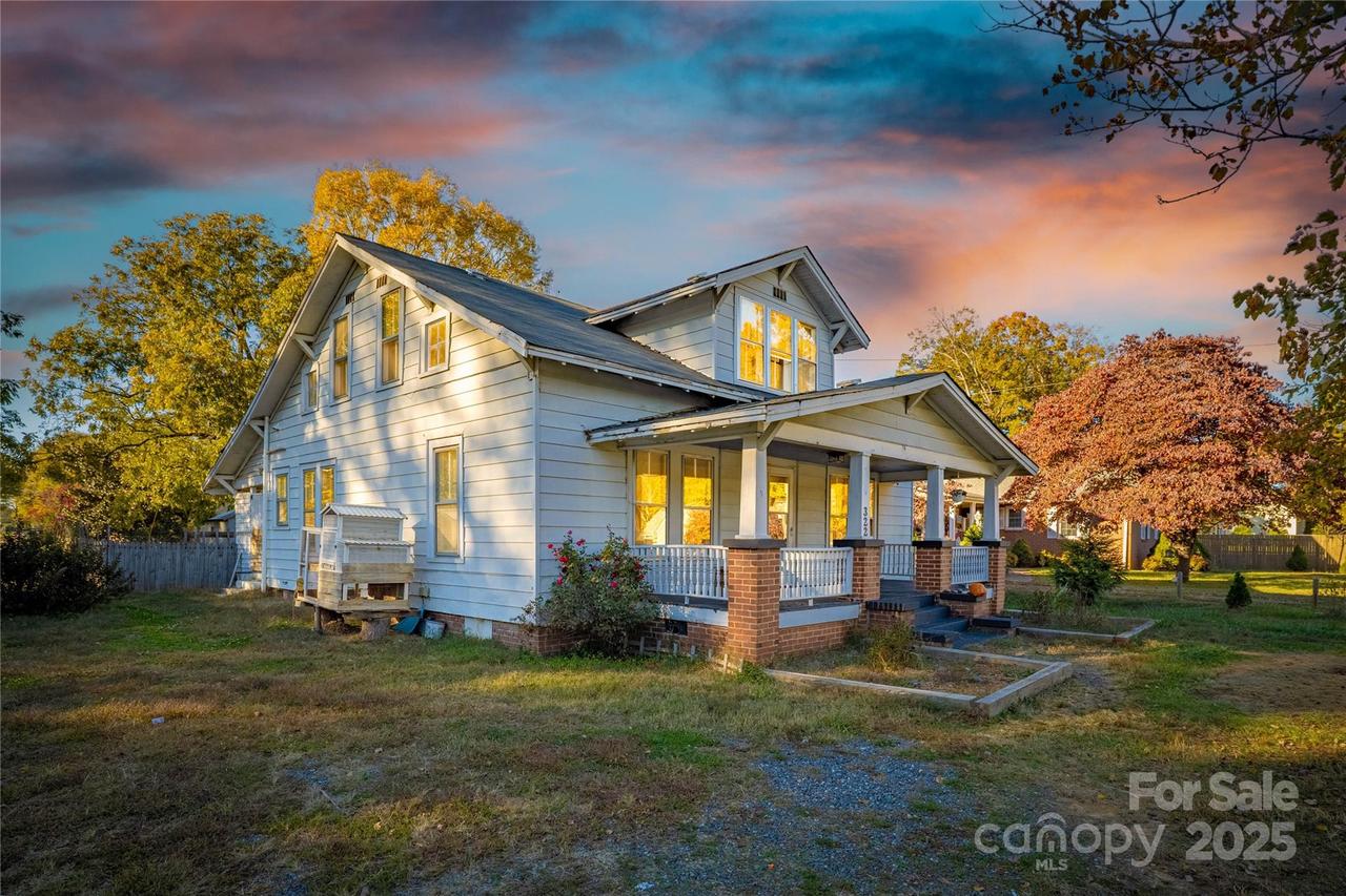 322 7th St., Taylorsville, NC 28681