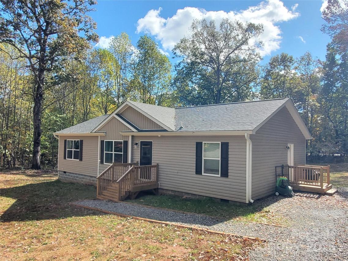 118 Valley Springs Dr., Olin, NC 28660