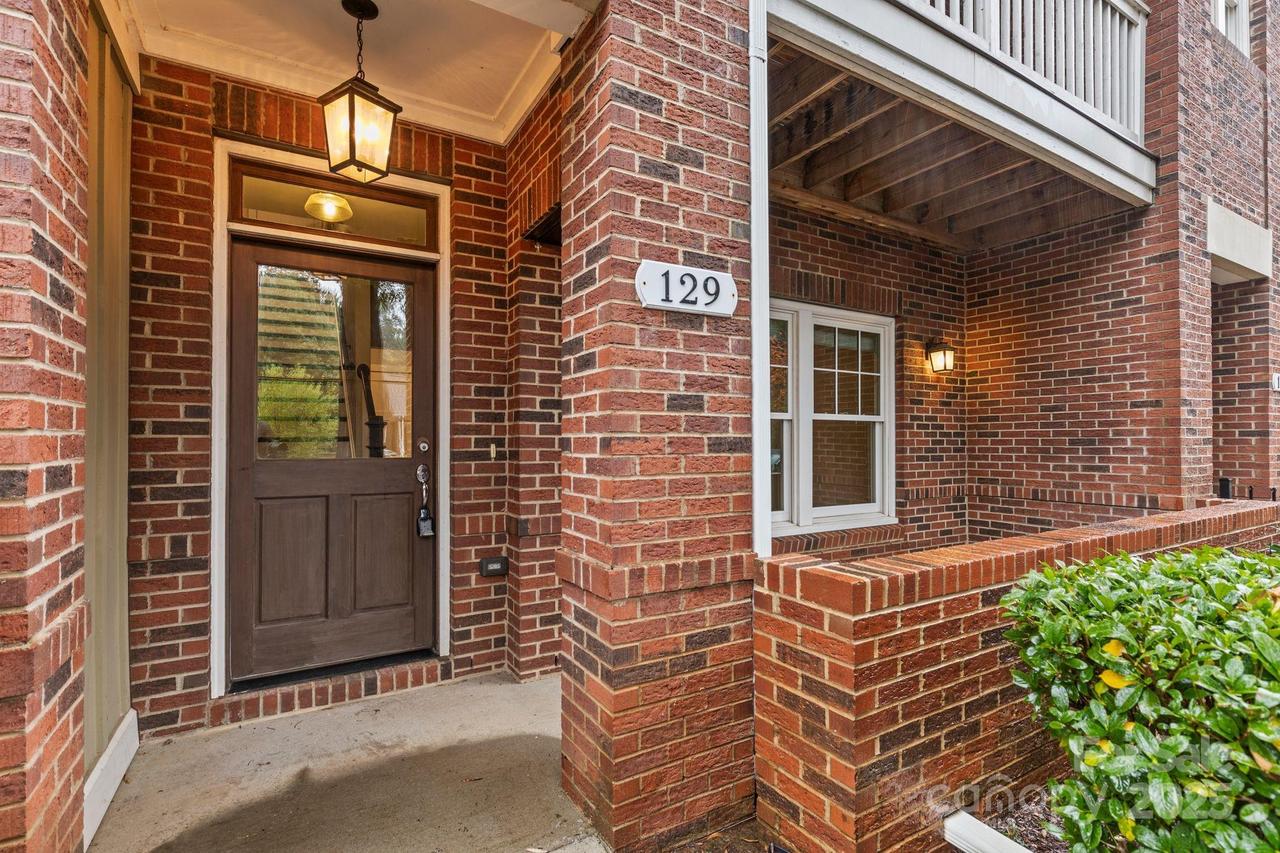 129 Grandin Rd., Charlotte, NC 28208