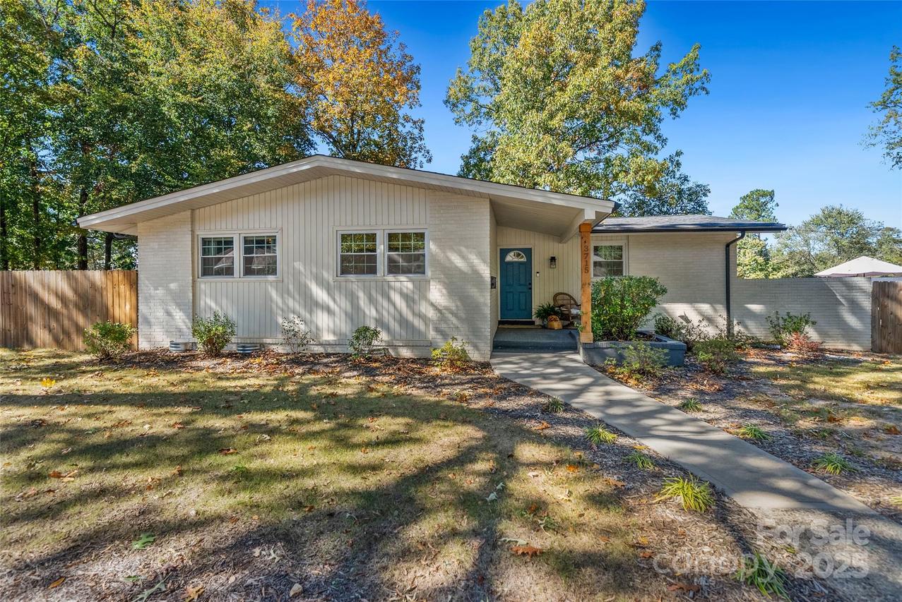 3715 Castlerock Dr., Charlotte, NC 28215