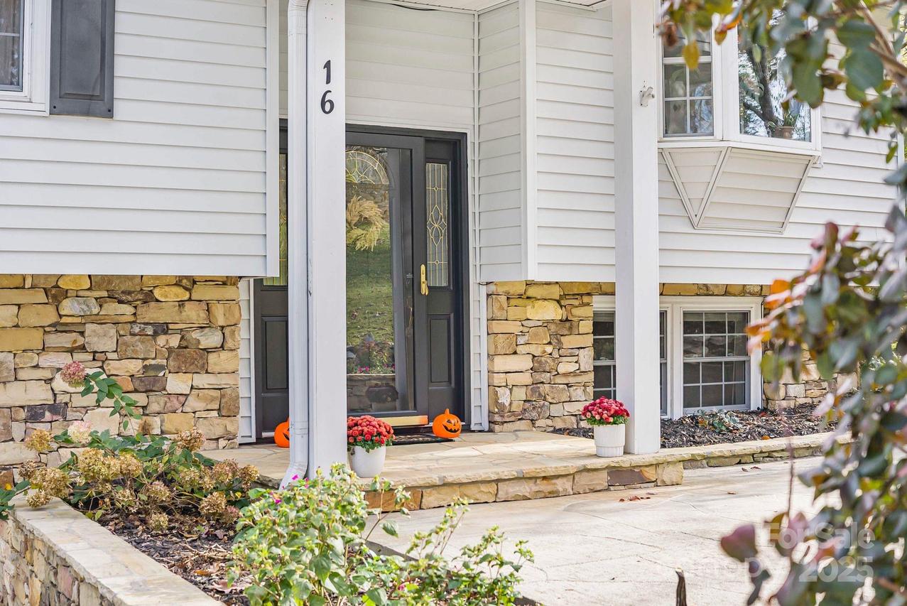 16 Woodfield Rd., Arden, NC 28704