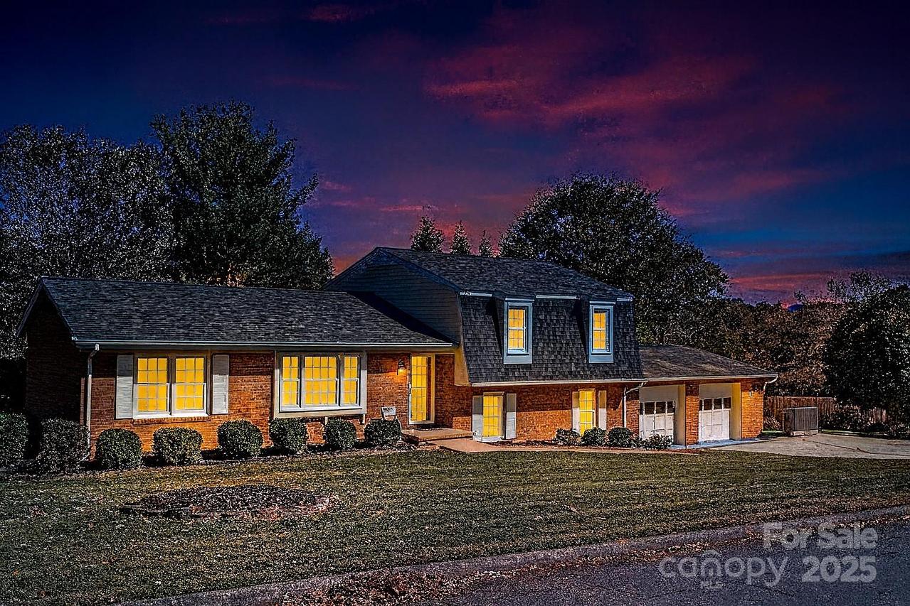 102 Castlegate Dr., Morganton, NC 28655