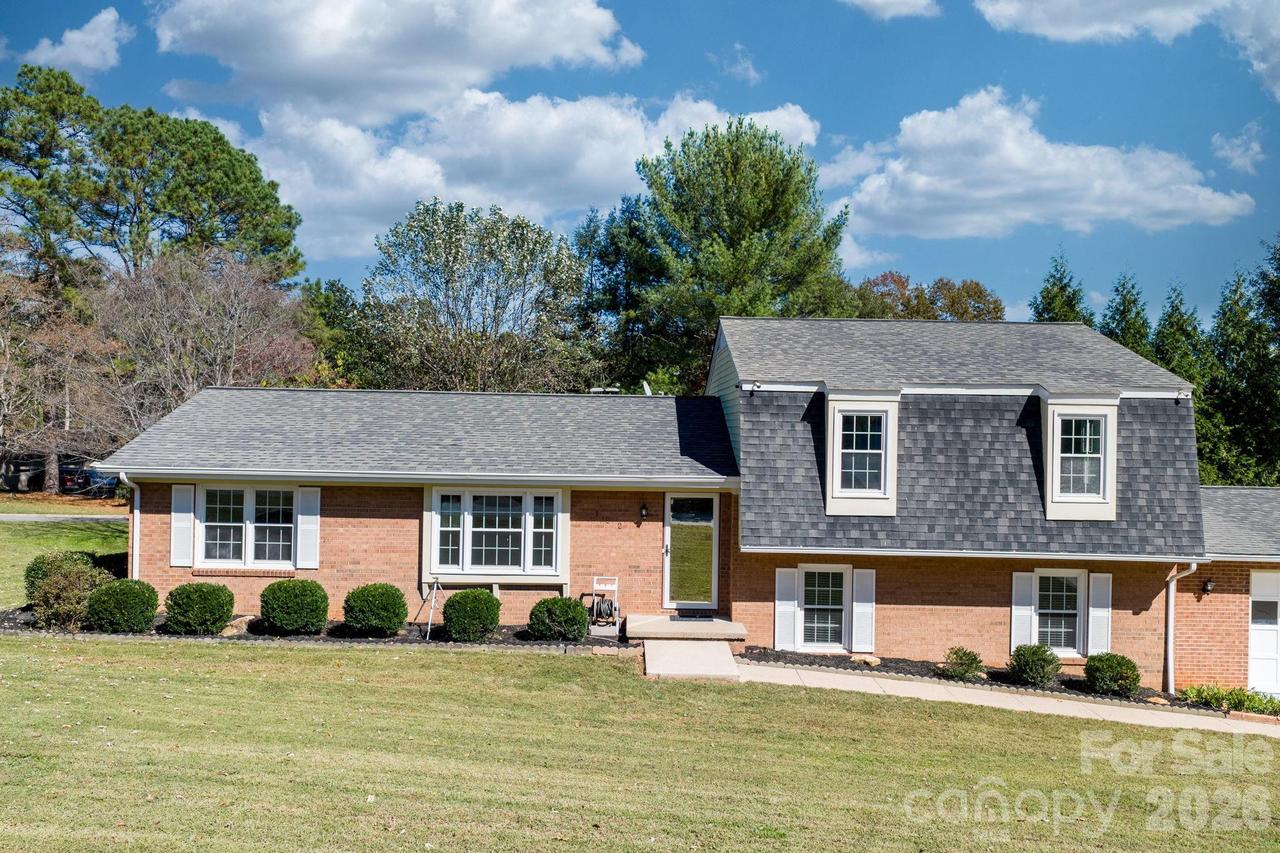 102 Castlegate Dr., Morganton, NC 28655