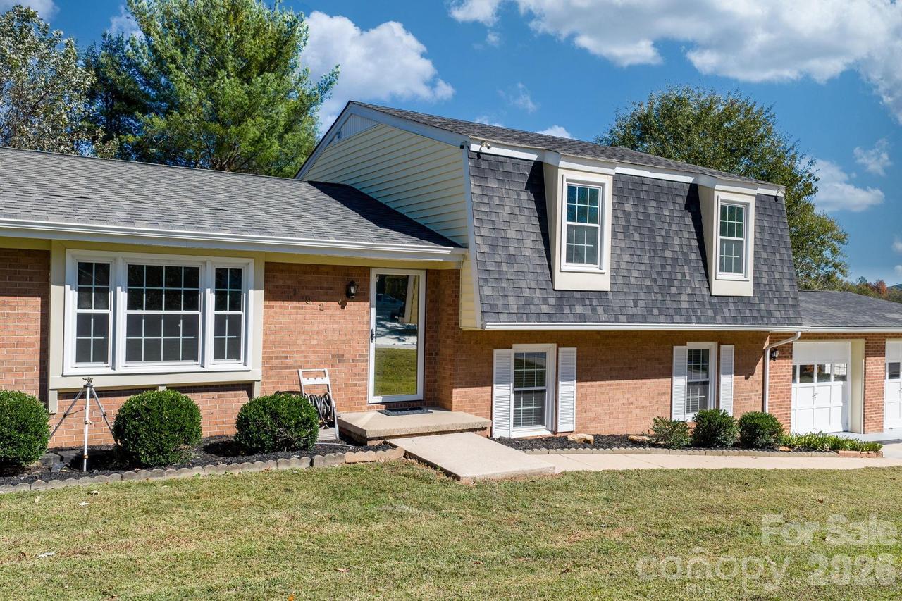 102 Castlegate Dr., Morganton, NC 28655