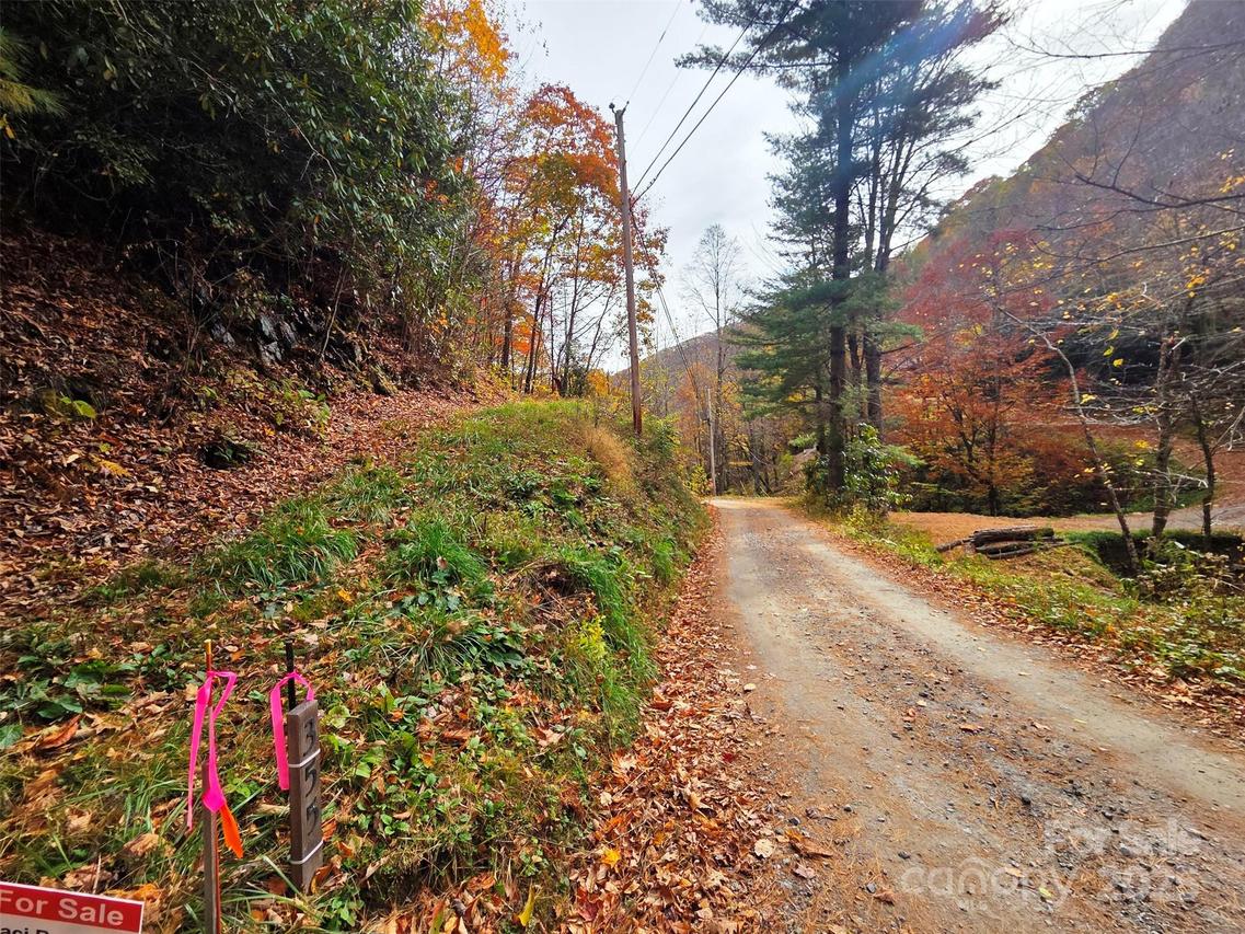 355 Moonshine Holler Dr., Maggie Valley, NC 28751