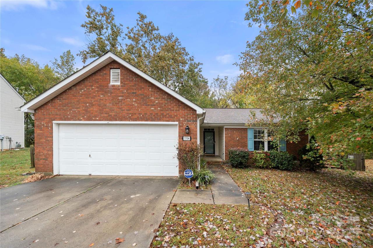 5704 Shining Oak Ln., Charlotte, NC 28269