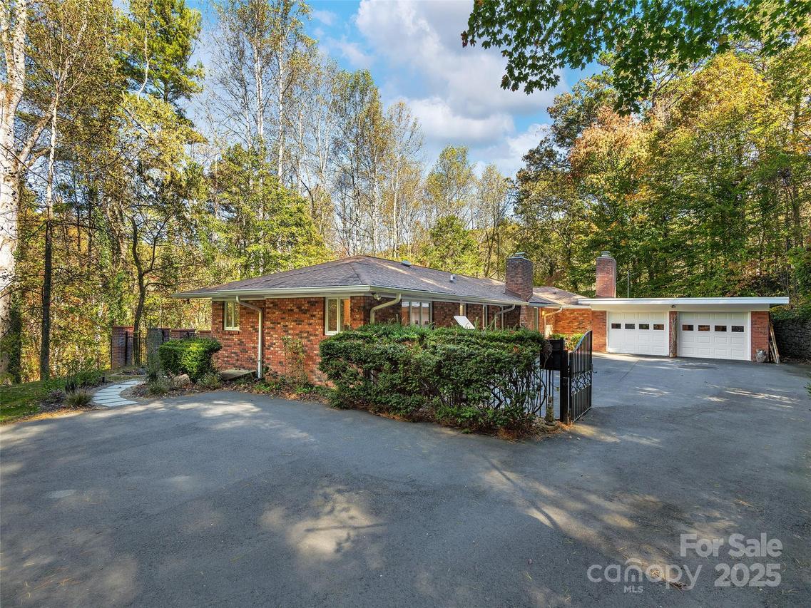 51 Rice Branch Rd., Asheville, NC 28804
