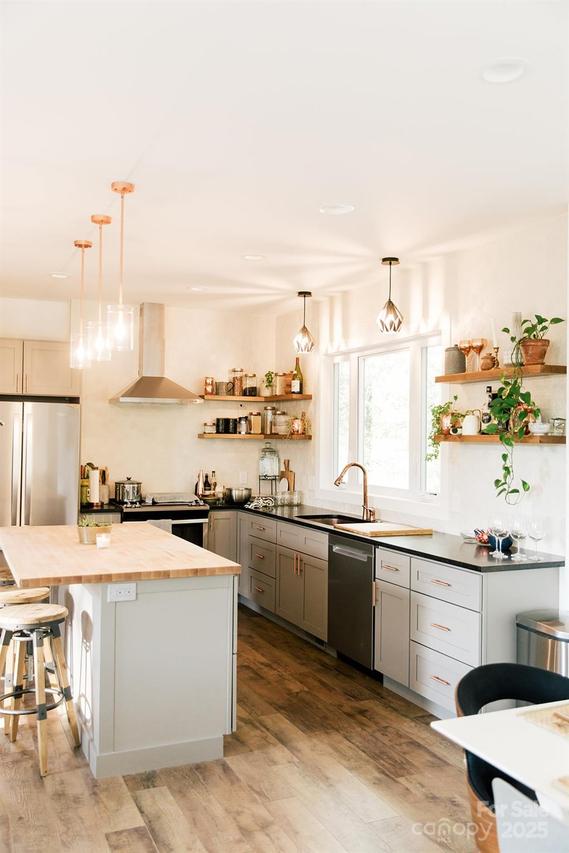 11 Pine Ridge Rd., Asheville, NC 28805