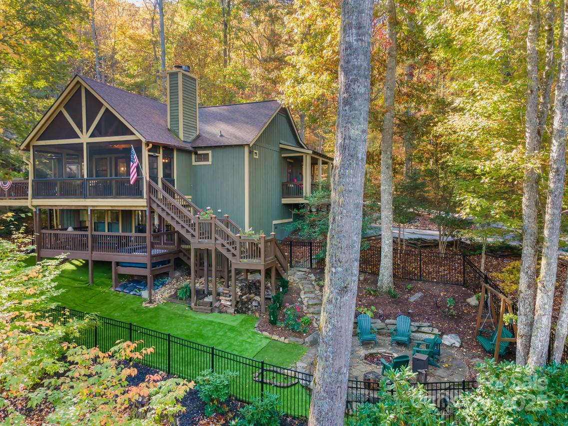 325 Hedgewood Dr., Tuckasegee, NC 28783