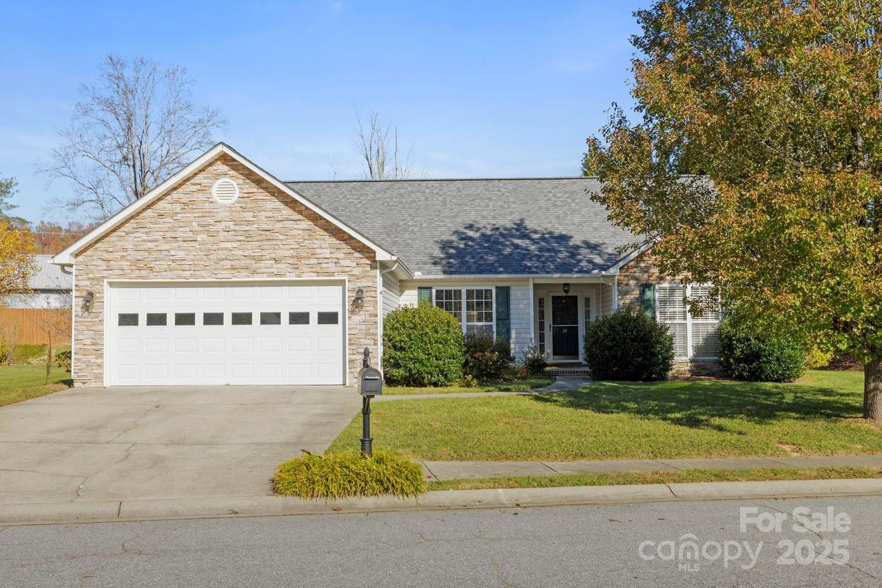 24 Meadow Pathway Dr., Fletcher, NC 28732