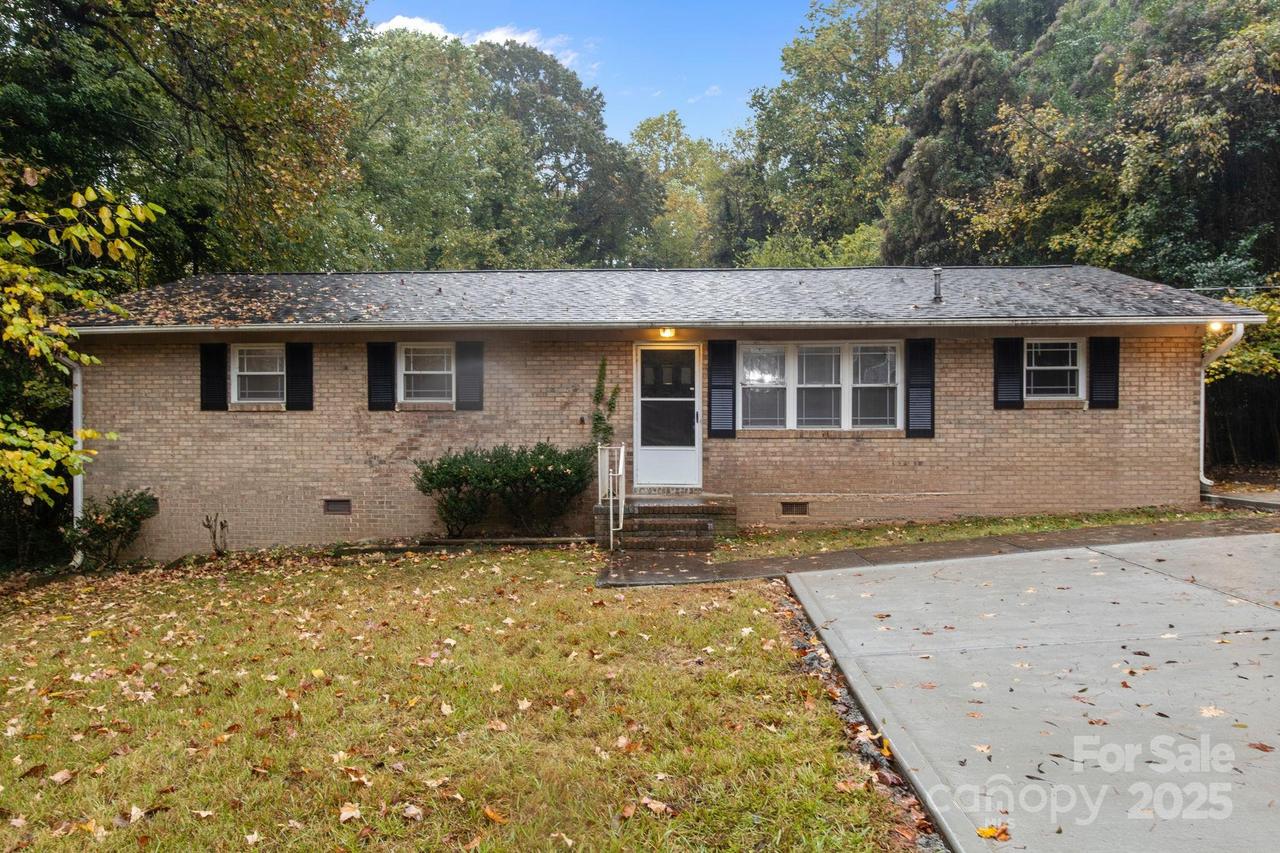 5300 Hickory Ln., Charlotte, NC 28216