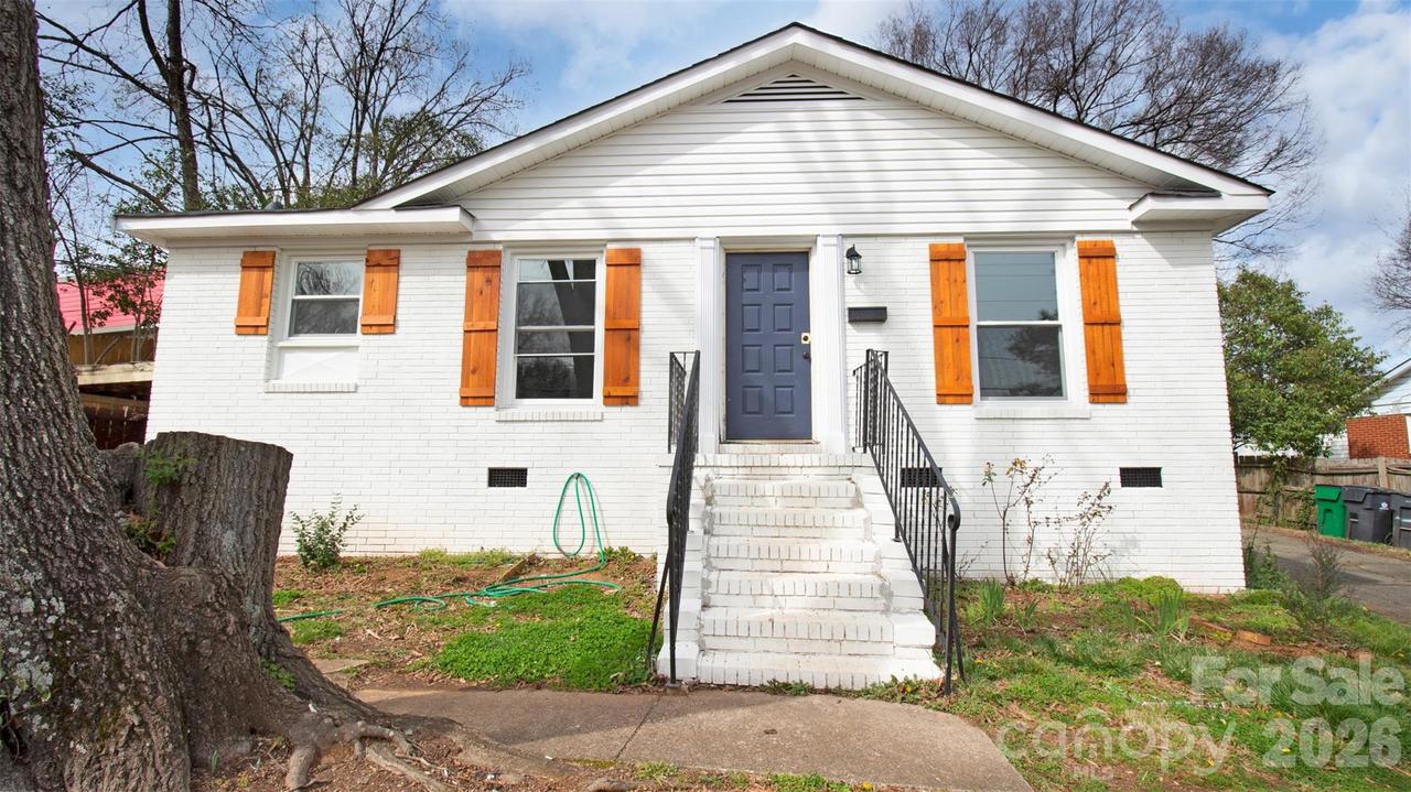 1325 Edgewater Dr., Charlotte, NC 28210