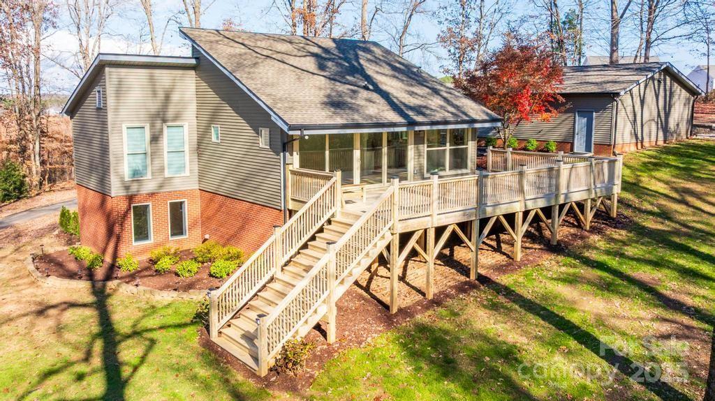 2106 Lynmore Dr., Sherrills Ford, NC 28673