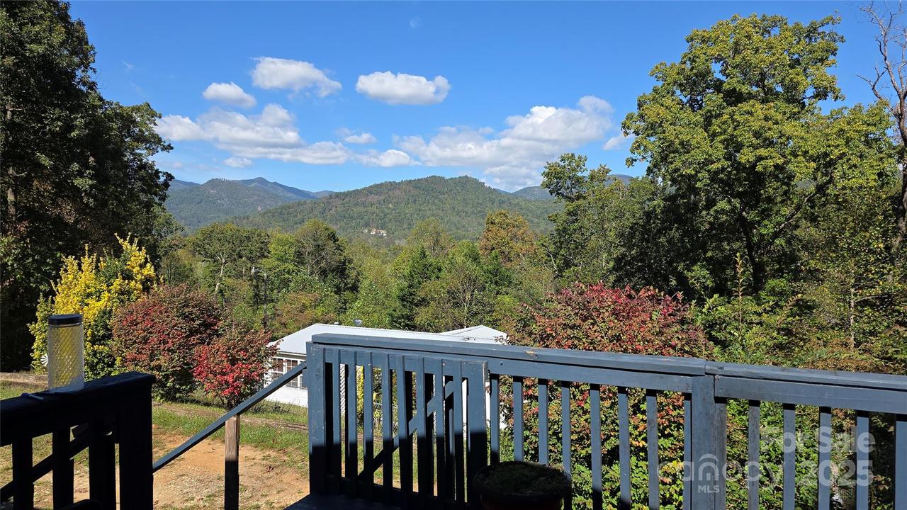 14 Vultures Nest Rd., Swannanoa, NC 28778