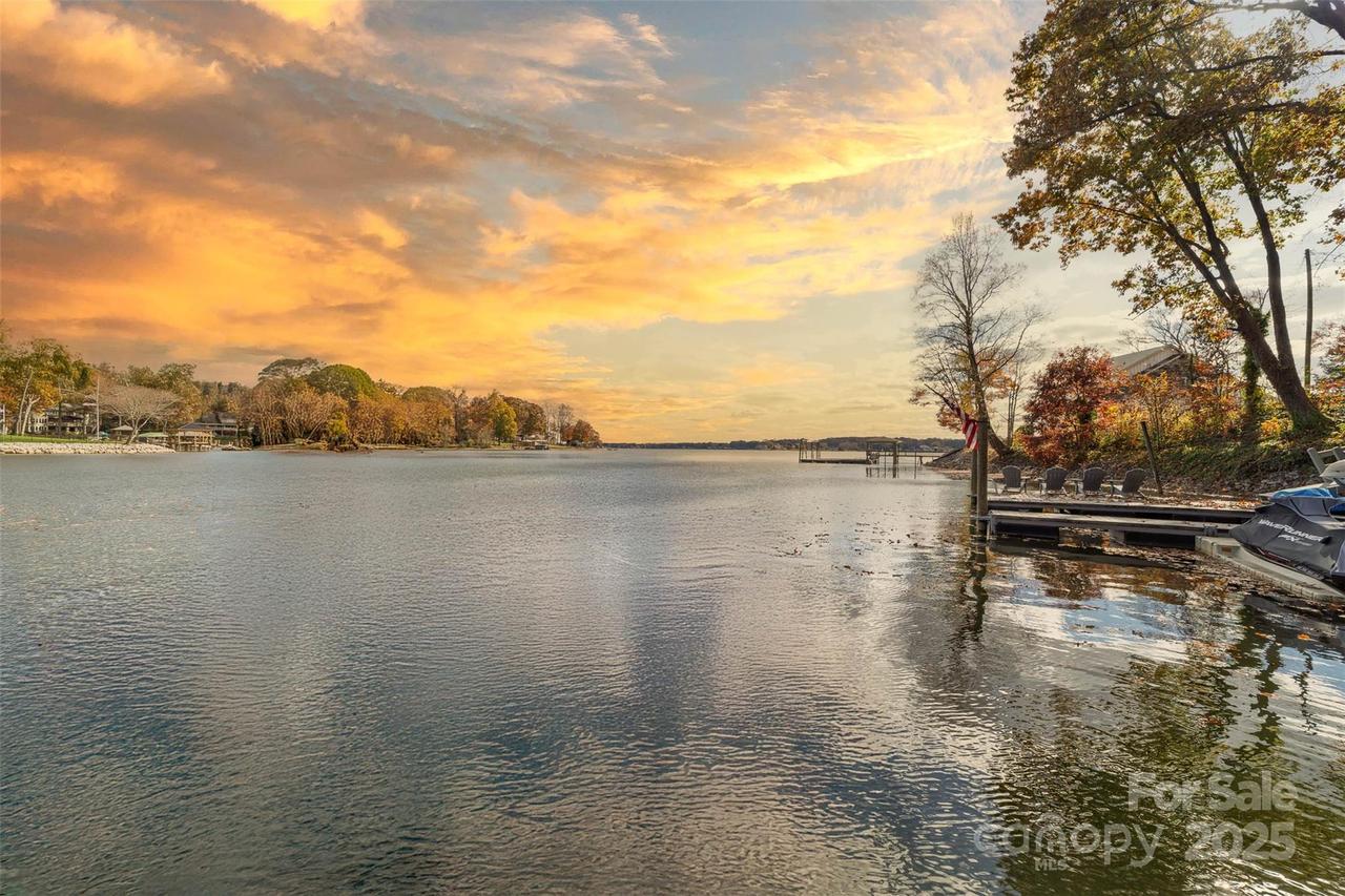 4554 Ina Ln., Sherrills Ford, NC 28673